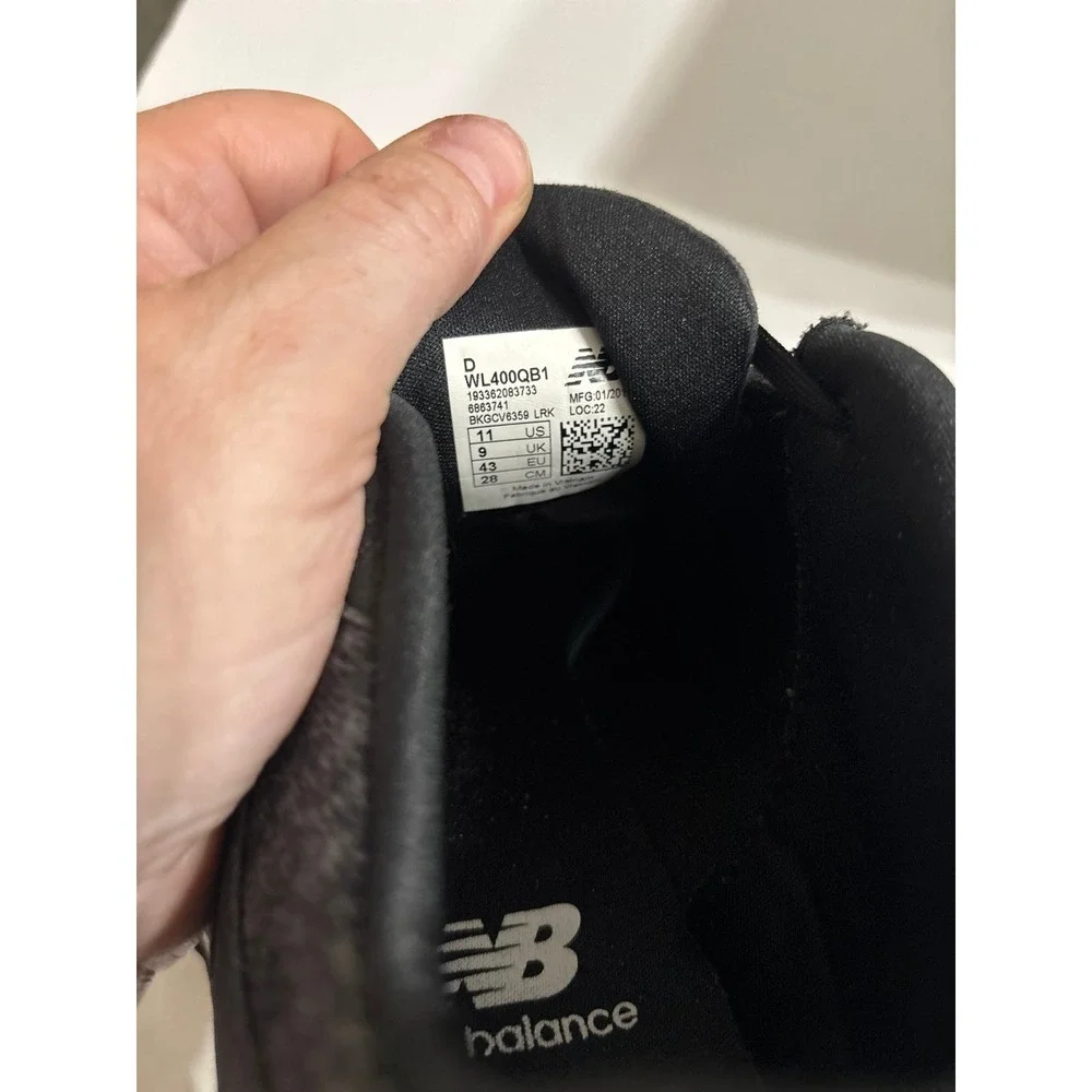 New Balance 400 Black /Gray Sneakers (sz. 11)